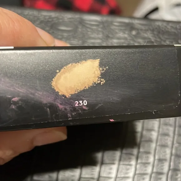 Soft matte powder foundation - Picture 3 of 3